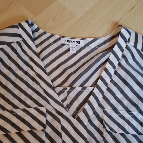 Brand NEW Express V Neck Stripe Blouse - Picture 2 of 3